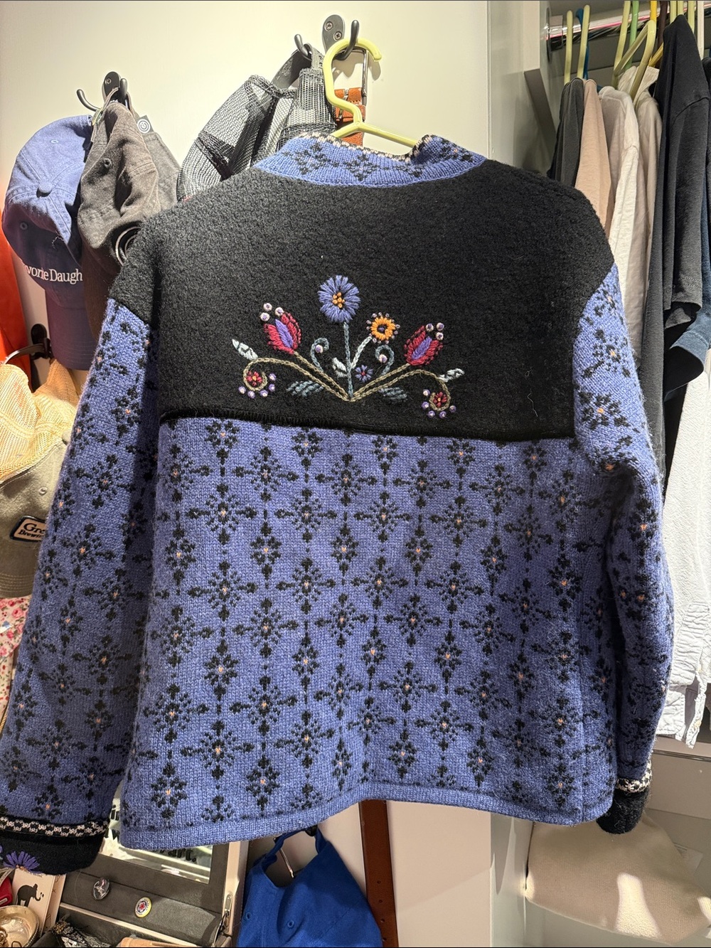 Icelandic Design Jacket - Picture 4 of 5